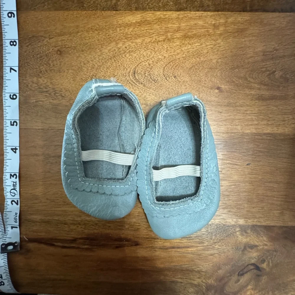 Feather & Filly Handcrafted Gray Leather Soft Sole Shoe Size 2 Infant Soft